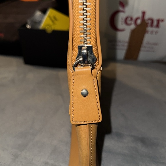 Cole Haan handheld portfolio - Picture 5 of 7